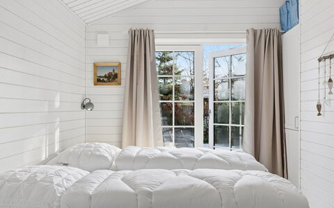 Hoat - 250M from the Sea: Chambre, Bois, Linge, Drap De Lit, Literie, Textile, Lit, Design Intérieur, Meubles, Sol