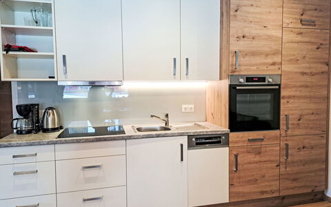 Josephine: Cabinetry, Comptoir, Sol, Appareil De Cuisine, Meubles, Cuisine, Bois, Design Intérieur, Principaux Appliance, Placard