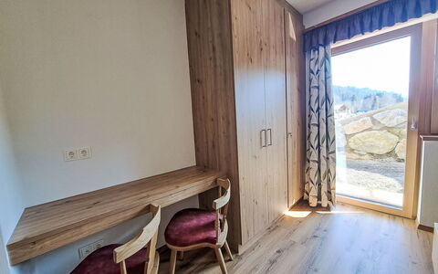 Josephine: Bois, Sol, Sol, Design Intérieur, Chambre, Plafond, Pièce, Tache De Bois, Lit, Dur