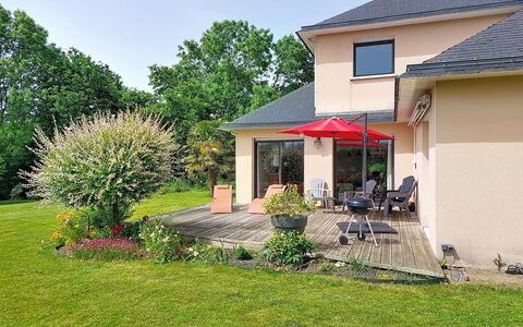 Le Duc: Zone Résidentielle, Domicile, Arbuste, Maison, Jardin, Chalet, Lot Terre, Toit, Porte, Cour