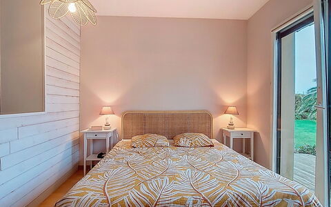 Le Duc: Lit, Meubles, Design Intérieur, Chambre, Mur, Literie, Drap De Lit, Sol, Bois, Plafond