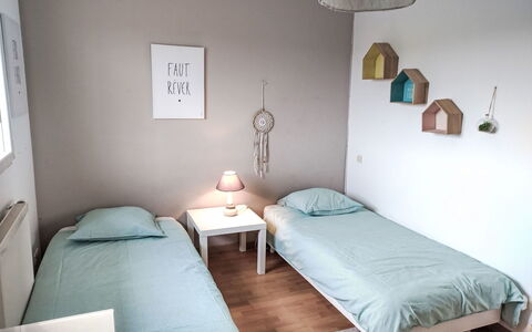 Le Duc: Meubles, Lit, Chambre, Design Intérieur, Mur, Sol, Sol, Bois, Literie, Drap De Lit