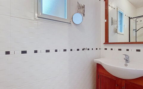 Le Duc: Mur, Sol, Luminaire Plomberie, Sol, Design Intérieur, Salle De Bains, Plomberie, Pièce, Composite, Tuile