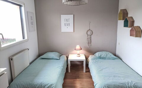 Le Duc: Lit, Meubles, Chambre, Design Intérieur, Drap De Lit, Literie, Sol, Bois, Sol, Pièce