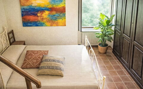 Cotoneaster: Meubles, Lit, Design Intérieur, Mur, Chambre, Sol, Sol, Bois, Literie, Drap De Lit