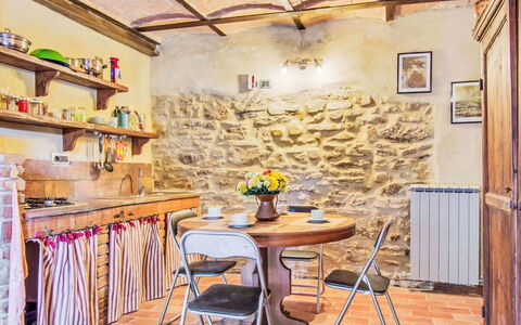 Ginestra: Meubles, Design Intérieur, Mur, Bois, Sol, Pièce, Table, Cuisine, Éclairage, Sol