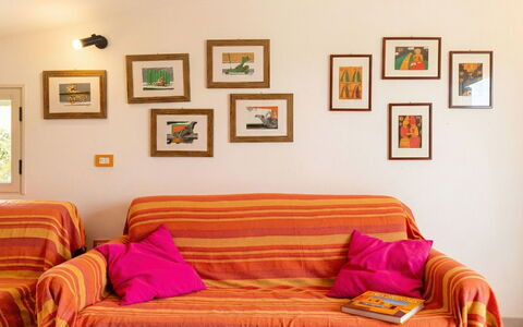 Terrazza sul Golfo: Meubles, Design Intérieur, Canapé, Rouge, Jaune, Textile, Domicile, Salon, Sol, Orange