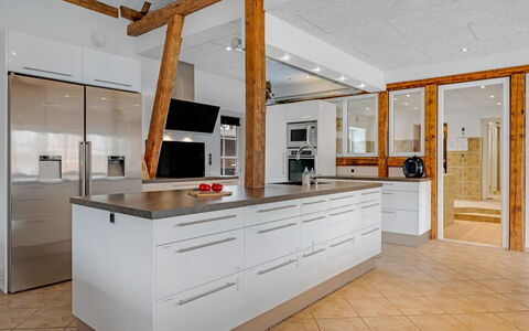 Blaguna - 9Km to the Fjord: Sol, Bois, Sol, Plafond, Cuisine, Design Intérieur, Comptoir, Parquet, Cabinetry, Meubles