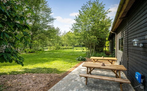 Blaguna - 9Km to the Fjord: Herbe, Arbuste, Lot Terre, Jardin, Couverture De Sol, Chalet, Printemps, Ombre, Pelouse, Cour