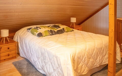Aurinko Vanaja: Sol, Sol, Design Intérieur, Bois, Chambre, Lit, Meubles, Plafond, Pièce, Parquet