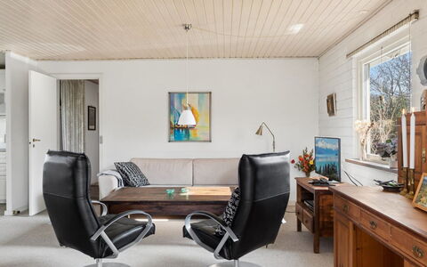 Paale - 395M from the Sea: Meubles, Bois, Design Intérieur, Sol, Sol, Chaise, Pièce, Plafond, Salon, Appartement