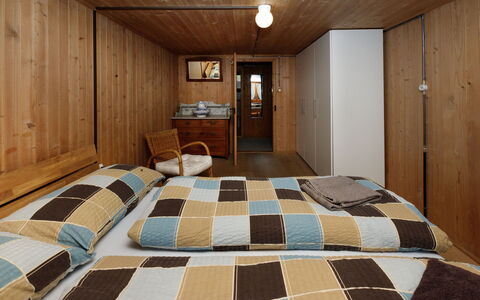 Haus Margrittli: Meubles, Design Intérieur, Sol, Sol, Bois, Plafond, Pièce, Chambre, Lit, Dur