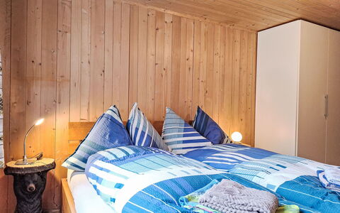Haus Margrittli: Design Intérieur, Bois, Meubles, Chambre, Plafond, Sol, Sol, Pièce, Lit, Éclairage