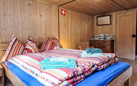 Haus Margrittli: Meubles, Bois, Chambre, Lit, Design Intérieur, Drap De Lit, Literie, Pièce, Cadre De Lit, Dur