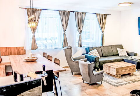 Vilém: Meubles, Design Intérieur, Sol, Canapé, Bois, Sol, Plafond, Pièce, Table, Salon