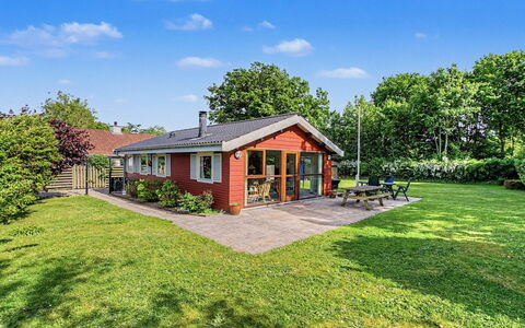 Pascal - 175M from the Sea: Maison, Domicile, Chalet, Toit, Jardin, Pelouse, Batiments Jardin, Ferme, Cour, Biens