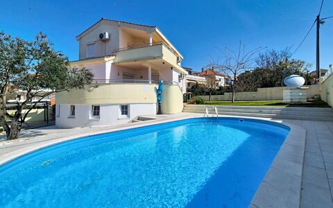 Ivanka: Piscine, Appartement, Recours, Balcon, Condominium, Ombre, Eco Hôtel, Hôtel, Ville Resort