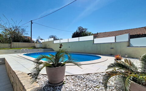 Ivanka: Piscine, Appartement, Recours, Balcon, Condominium, Ombre, Eco Hôtel, Hôtel, Ville Resort