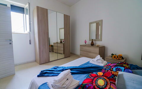 Elaia'S House Cannole: Meubles, Design Intérieur, Sol, Sol, Bois, Chambre, Lit, Textile, Pièce, Drap De Lit