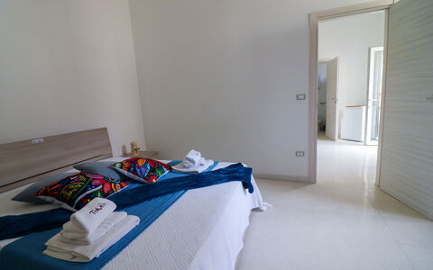 Elaia'S House Cannole: Sol, Sol, Bois, Design Intérieur, Meubles, Lit, Chambre, Drap De Lit, Pièce, Literie