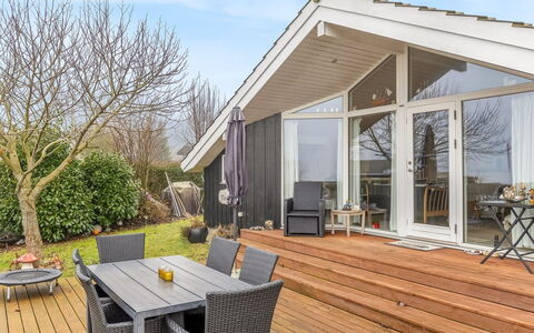 Gro - 250M from the Sea: Bois, Toit, Domicile, Maison, Architecture, Siding, Lot Terre, Chalet, Cabanon, Batiments Jardin