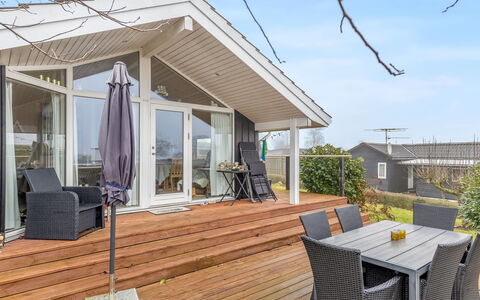 Gro - 250M from the Sea: Bois, Toit, Domicile, Maison, Architecture, Siding, Lot Terre, Chalet, Cabanon, Batiments Jardin