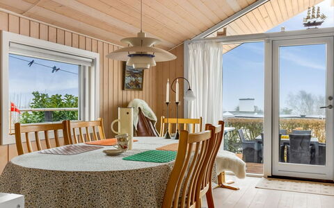 Gro - 250M from the Sea: Bois, Toit, Domicile, Maison, Architecture, Siding, Lot Terre, Chalet, Cabanon, Batiments Jardin