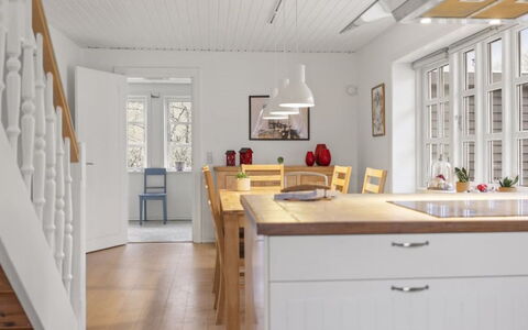 Seved - 440M from the Sea: Sol, Meubles, Design Intérieur, Comptoir, Sol, Bois, Cabinetry, Cuisine, Parquet, Plafond