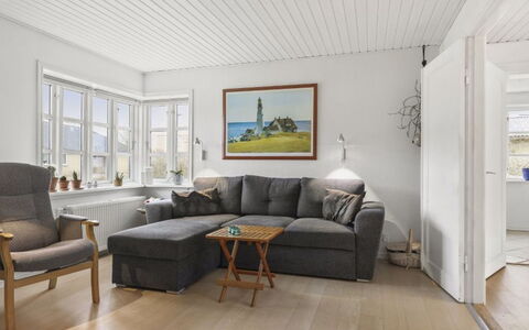 Seved - 440M from the Sea: Meubles, Canapé, Design Intérieur, Sol, Mur, Sol, Bois, Parquet, Plafond, Salon