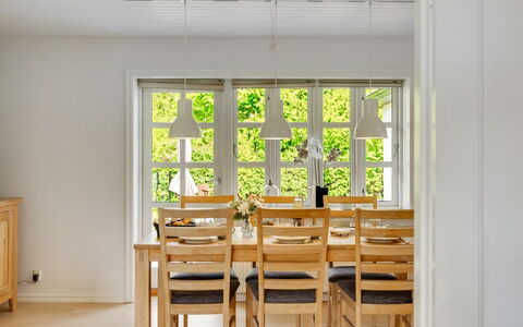 Seved - 440M from the Sea: Appartement, Ombre, Balcon, Chaise, Clôture, Mobilier De Jardin, Aluminium, Gazon Artificiel