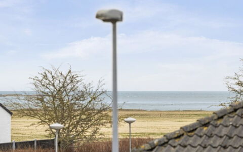 Seved - 440M from the Sea: Appartement, Ombre, Balcon, Chaise, Clôture, Mobilier De Jardin, Aluminium, Gazon Artificiel