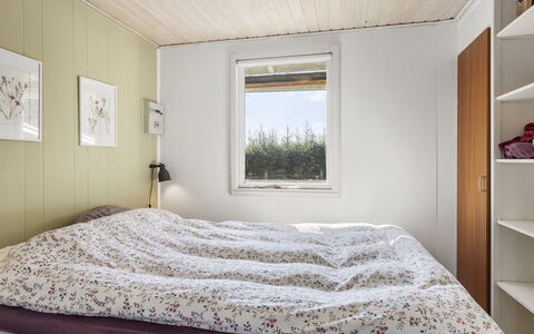 Ansfried - 900M from the Sea: Chambre, Lit, Mur, Design Intérieur, Bois, Drap De Lit, Plafond, Sol, Sol, Meubles