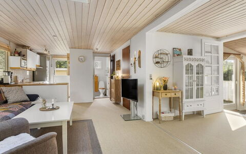 Ansfried - 900M from the Sea: Design Intérieur, Meubles, Sol, Plafond, Sol, Bois, Canapé, Salon, Éclairage, Pièce