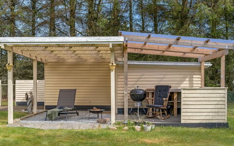 Ansfried - 900M from the Sea: Bois, Ombre, Structure En Plein Air, Batiments Jardin, Arrière-Cour, Jardin, Cabanon, Pergola, Dur, Cour