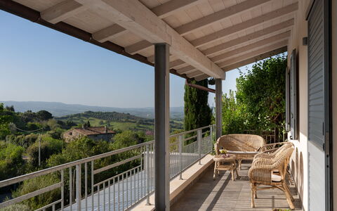 Villa Ombrone: Bois, Porche, Meubles, Domicile, Balcon, Porte, Mobilier De Jardin, Plate-Forme, Ombre, Tache De Bois
