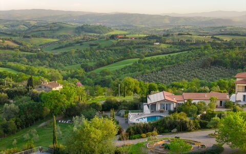 Villa Ombrone: Zone Résidentielle, Paysage, Maison, Zone Rurale, Lot Terre, Biens, Établissements Humains, Vue Du Ciel, Banlieue, Station De Montagne