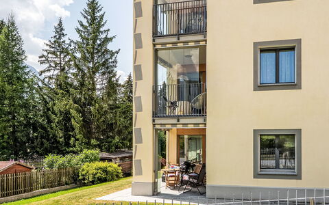 Chesa Chalcherin 3: Appartement, Balcon, Biens, Porche, Balustrade, Siding, Villa