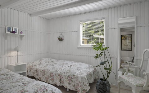 Holmsten - 250M to the Fjord: Design Intérieur, Plafond, Meubles, Chambre, Sol, Sol, Domicile, Lit, Pièce, Literie