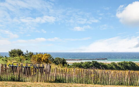 Delan - 650M from the Sea: Ciel, Bleu, Jour, Vert, Horizon, Été, Communauté Des Plantes, Lot Terre, Mer, Océan