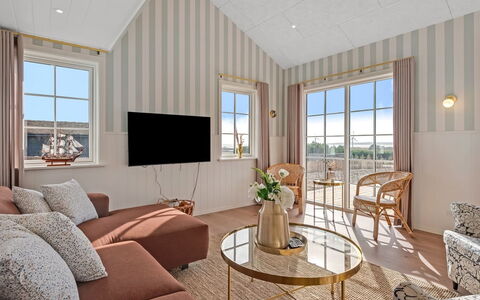Delan - 650M from the Sea: Design Intérieur, Sol, Sol, Plafond, Domicile, Pièce, Appartement, Salon, Parquet