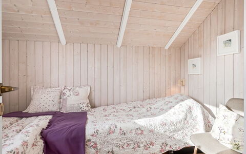 Caranus - 120M from the Sea: Chambre, Bois, Design Intérieur, Linge, Textile, Drap De Lit, Meubles, Literie, Lit, Plafond