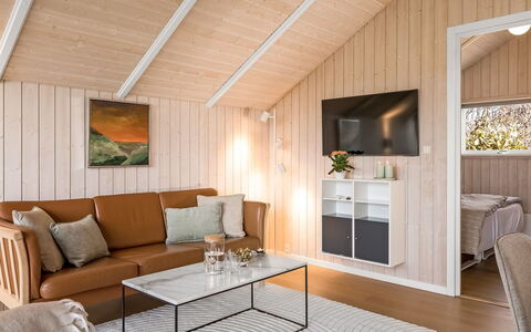 Caranus - 120M from the Sea: Bois, Design Intérieur, Sol, Sol, Meubles, Plafond, Pièce, Parquet, Domicile, Salon