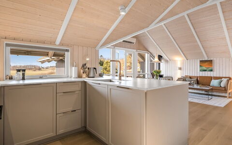 Caranus - 120M from the Sea: Bois, Sol, Design Intérieur, Plafond, Sol, Cuisine, Comptoir, Parquet, Domicile, Cabinetry