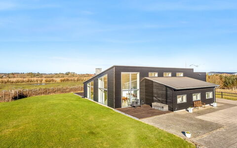 Emelita - 1.4Km from the Sea: Meubles, Bois, Design Intérieur, Sol, Sol, Chaise, Pièce, Plafond, Salon, Appartement