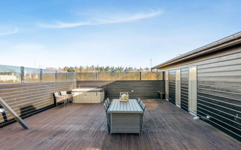 Emelita - 1.4Km from the Sea: Meubles, Bois, Design Intérieur, Sol, Sol, Chaise, Pièce, Plafond, Salon, Appartement