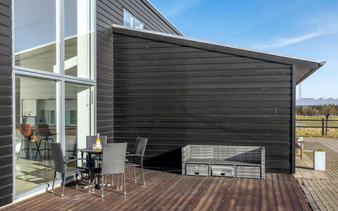 Emelita - 1.4Km from the Sea: Meubles, Bois, Design Intérieur, Sol, Sol, Chaise, Pièce, Plafond, Salon, Appartement