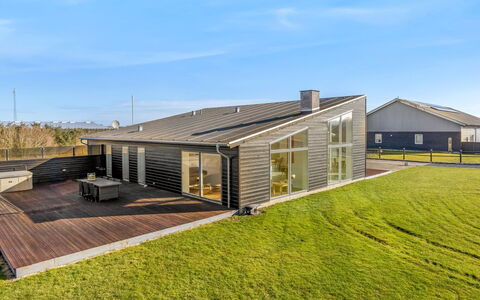 Emelita - 1.4Km from the Sea: Meubles, Bois, Design Intérieur, Sol, Sol, Chaise, Pièce, Plafond, Salon, Appartement