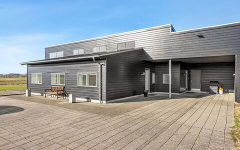 Emelita - 1.4Km from the Sea: Meubles, Bois, Design Intérieur, Sol, Sol, Chaise, Pièce, Plafond, Salon, Appartement