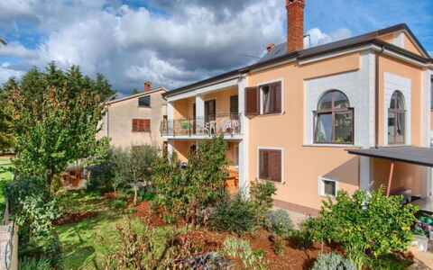 Poreč 131: Fenêtre, Zone Résidentielle, Maison, Domicile, Arbuste, Biens, Chalet, Jardin, Hacienda