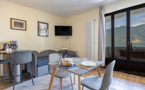 Leonard Lake: Meubles, Design Intérieur, Pièce, Appartement, Chaise, Chambre, Lit, Oreiller, Recours, Hôtel